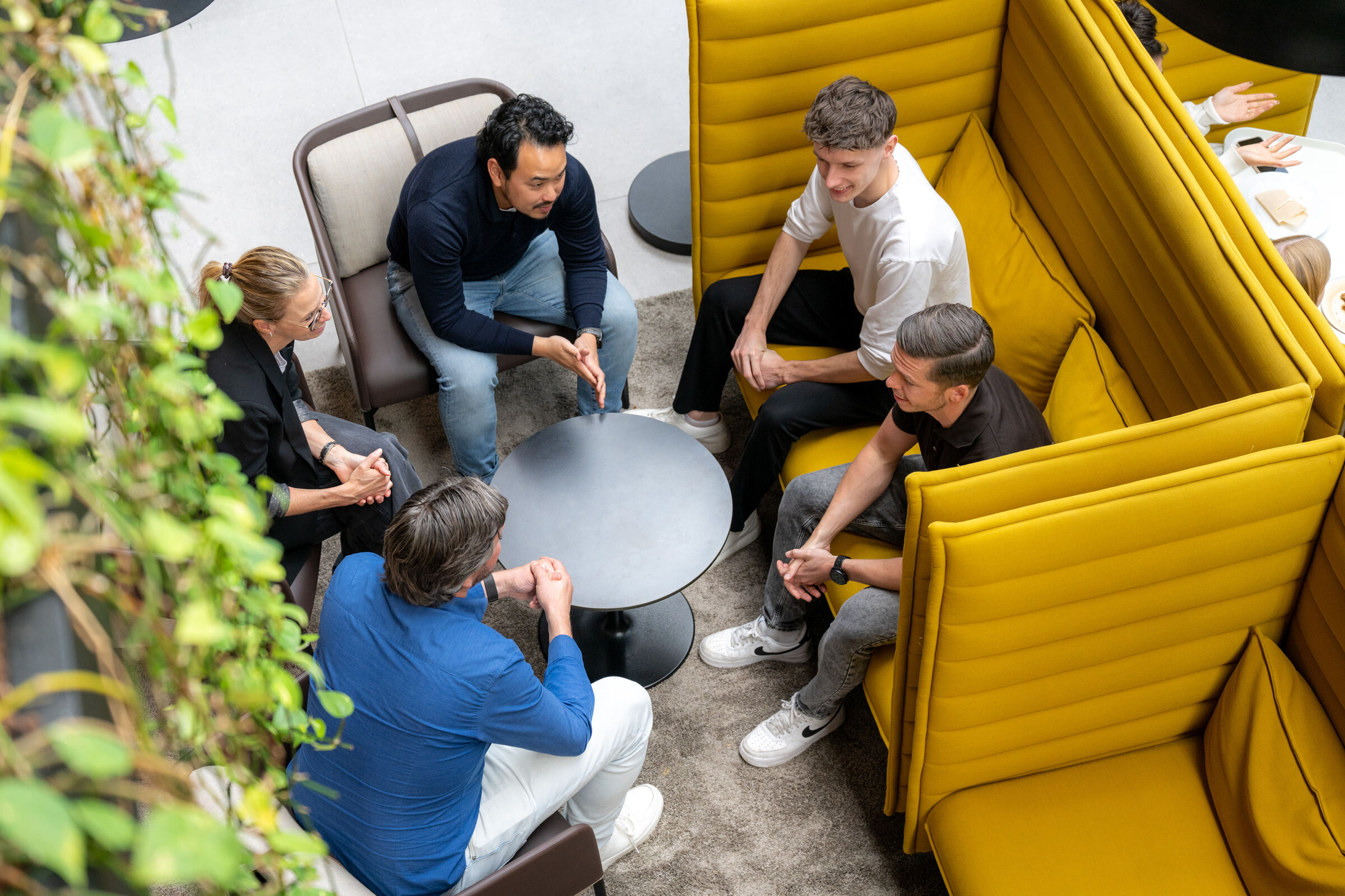Teamoverleg in de werkplaats
